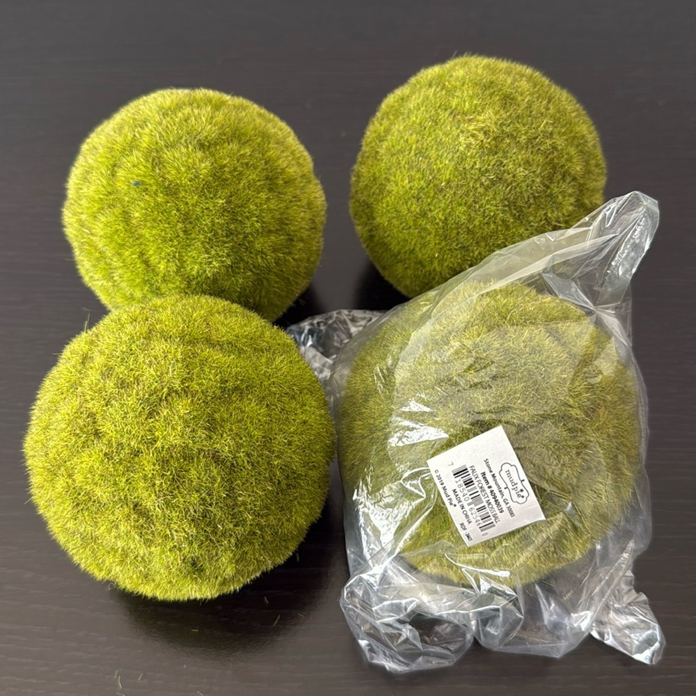 Decorative Moss Balls Set - Green Faux Moss Spheres